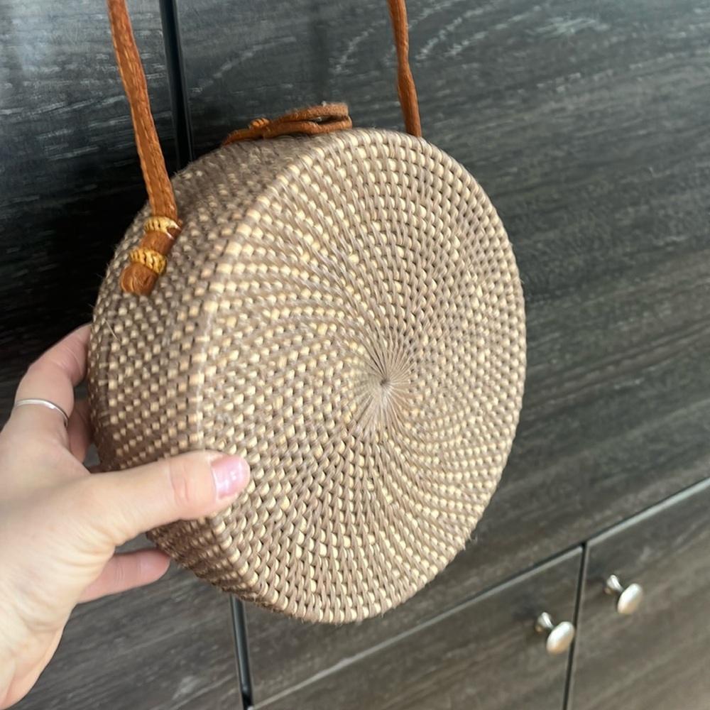 Like New Woven Treated Straw bag w Leather Strap